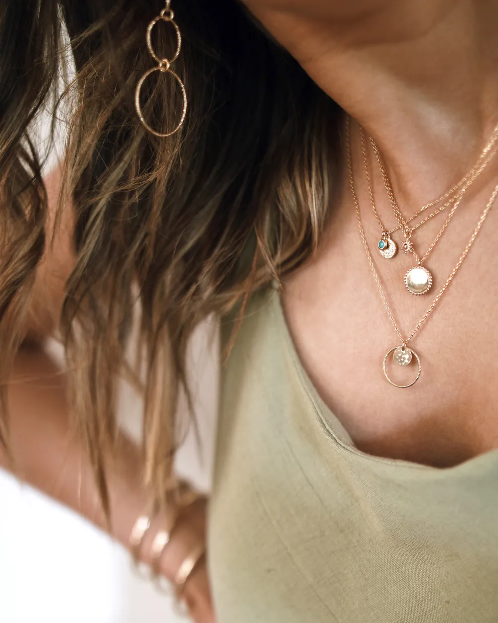 APONI long necklace